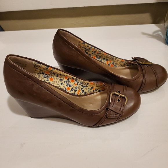 Brown American Eagle Wedges - Picture 2 of 4